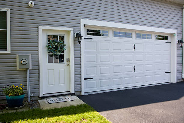 24/7 Emergency Garage Door Panel Replacement experts in Broadmoor, CA